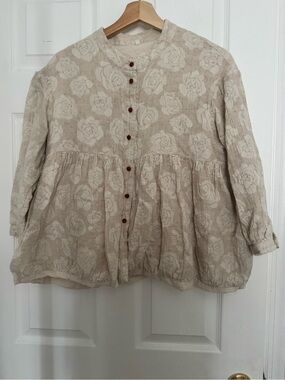 Neutral Floral Button-Front Linen Peplum Top with Red Buttons